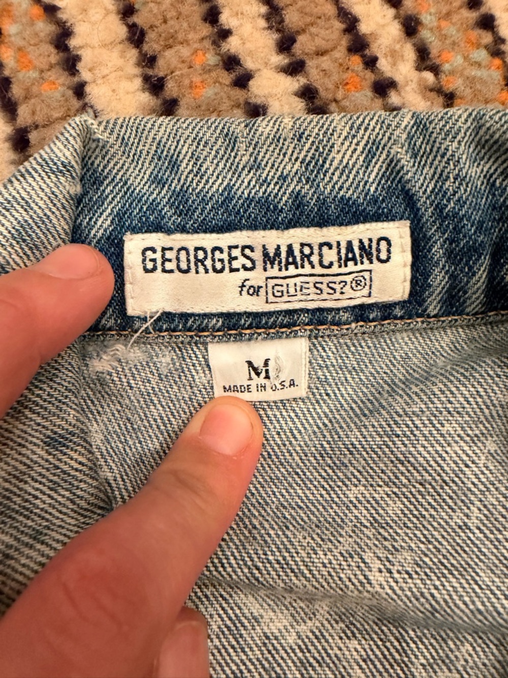 vintage Guess Georges Marciano denim jacket in a light acid wash - Picture 5 of 10